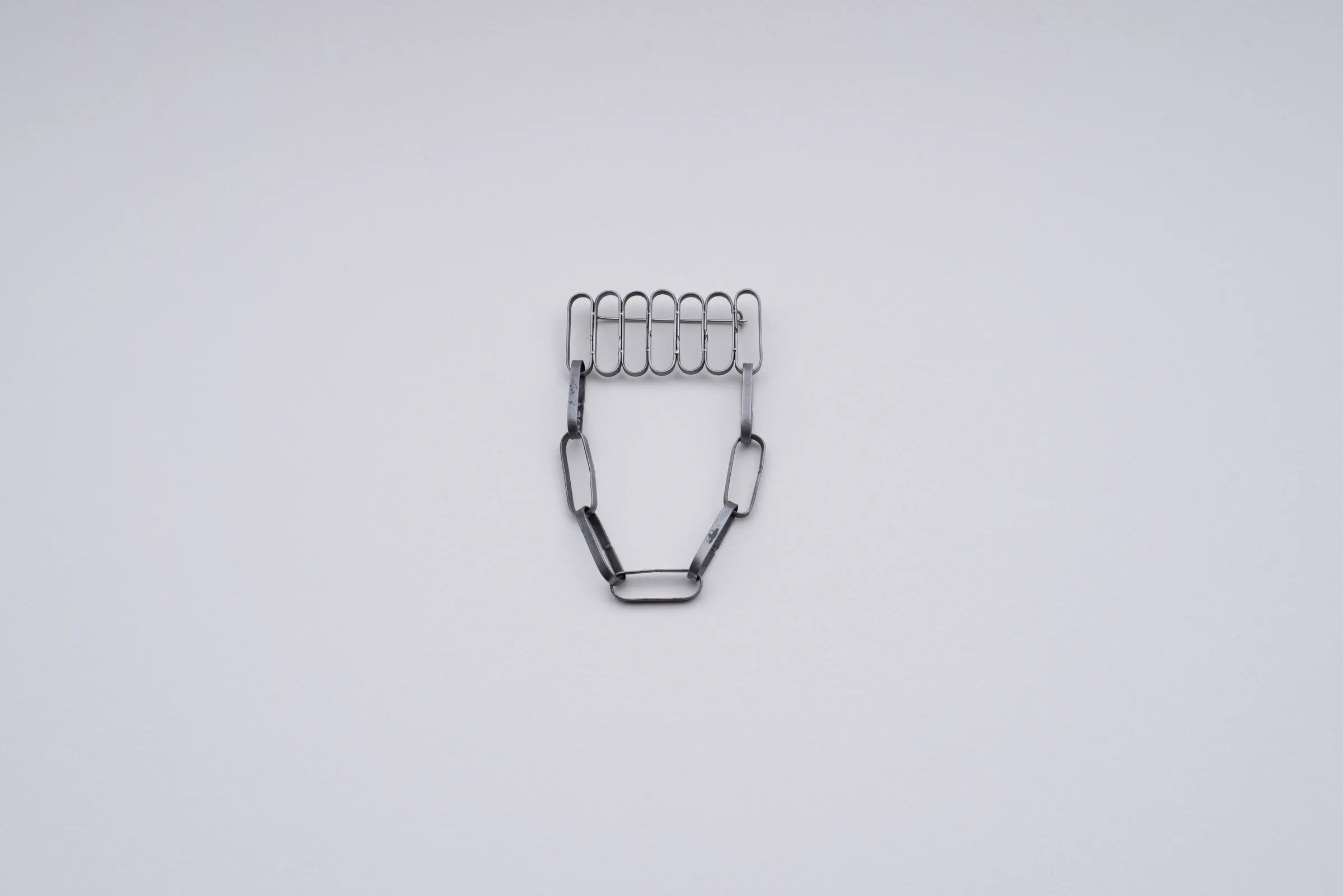rcw... #1 brushed chain brooch 01 — image 1 of 4