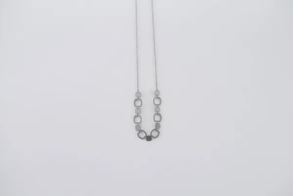 La Geometrie Hollow Barrels Chain